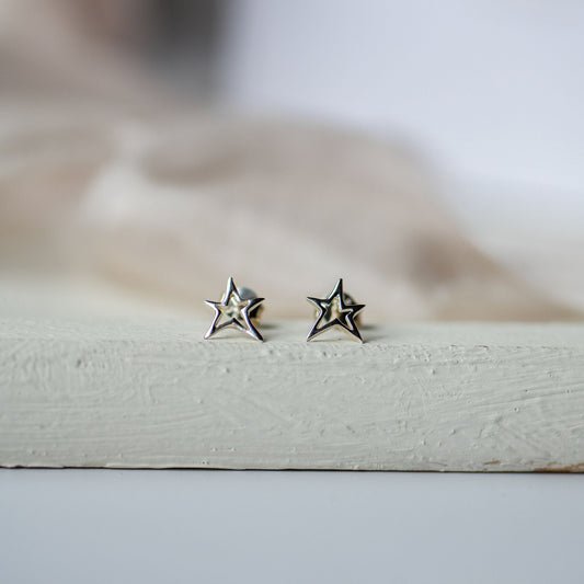 Vela Hollow Star Stud Earrings